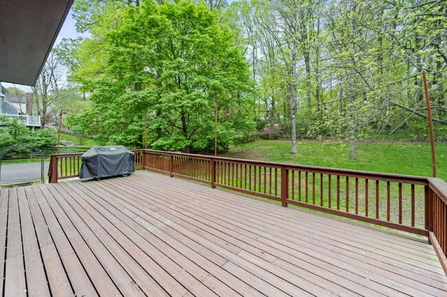 Building Photo - Elegant Tudor-Style Home in a Peaceful Oakton Setting