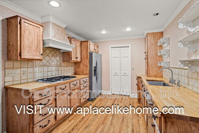 Building Photo - 4300 W 111th Terrace