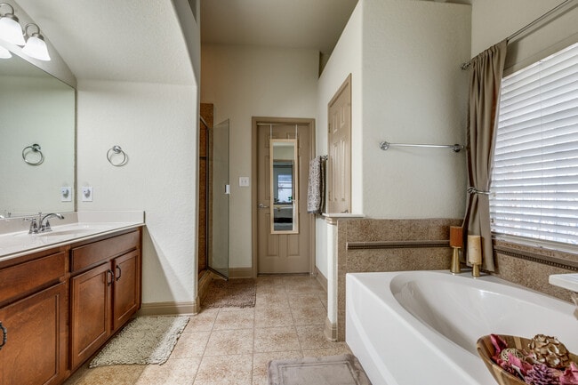 Building Photo - 5502 Waldon Walk