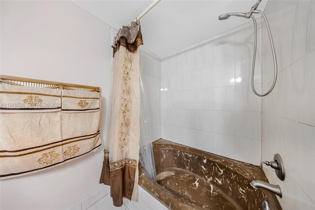 Building Photo - 2017 S Ocean Dr