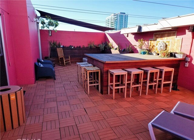 Outdoor Entertain Terrace w/ BBQ - 140 Linden Ave