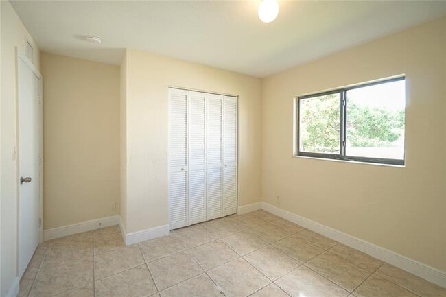 Building Photo - 5720 SW 26th St