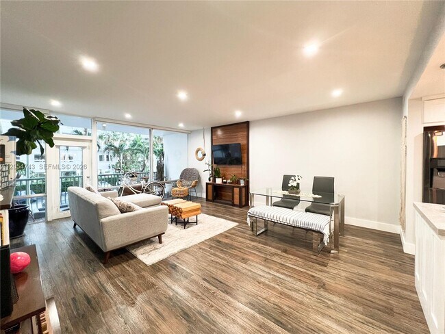 Building Photo - 1408 Brickell Bay Dr