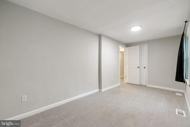 Building Photo - 247 Marsden Hts Rd