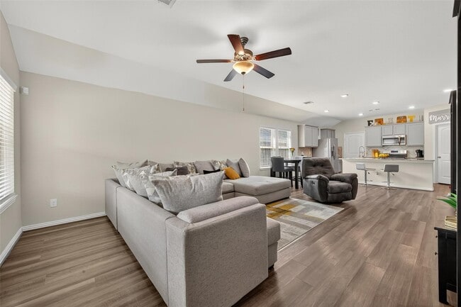 Building Photo - 15950 Boom Dr