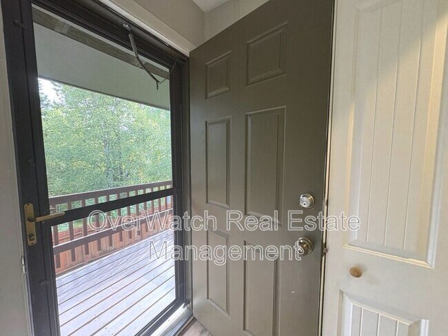 Building Photo - 6121 De Armoun Rd
