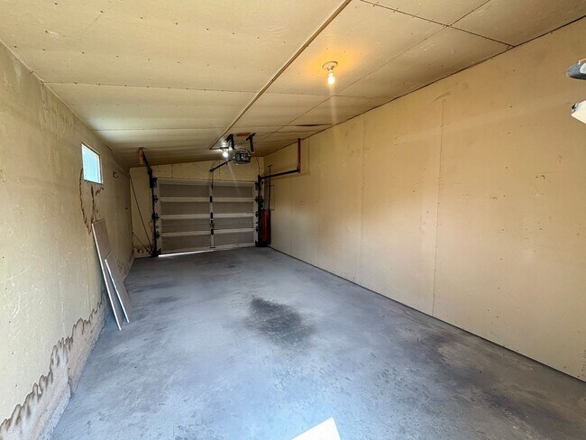 Building Photo - 1215 Avenue E