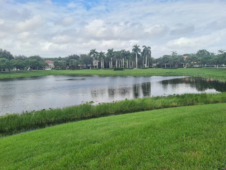 Building Photo - 1445 E Bexley Park Dr