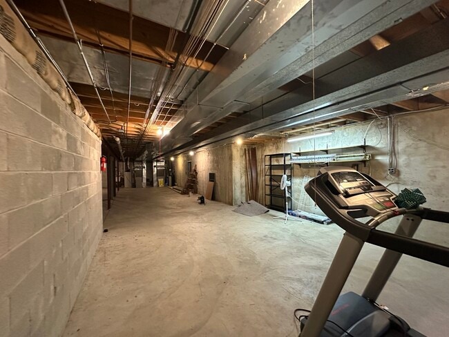 Building Photo - 1055 Knollwood Ln