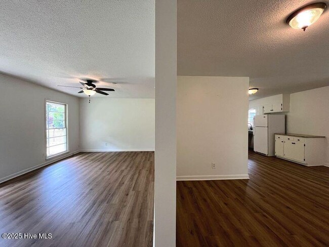 Building Photo - 5205 Dakota Ct