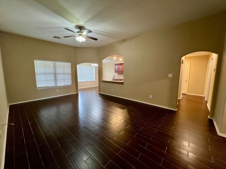 Building Photo - 511 Ridge Point Dr