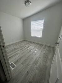 Building Photo - 1544 Adam St