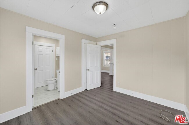 Building Photo - 5008 S Wilton Pl