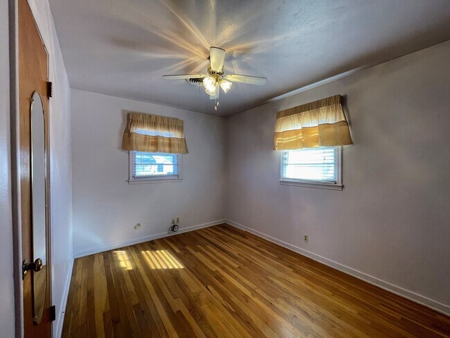 Building Photo - Move-In Ready 3-Bedroom Lamesa Home – Comfortable Classic Charm!