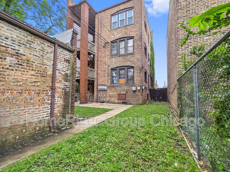 Building Photo - 8159 S Justine St