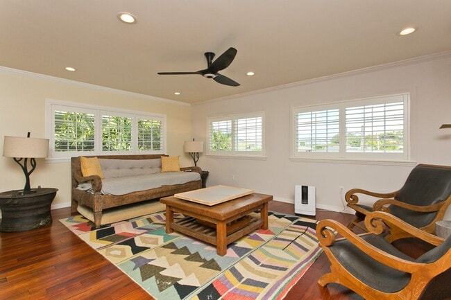 Building Photo - Wonderfully furnished rental - available i...