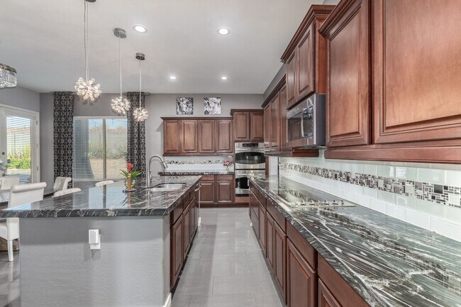 Building Photo - LUXURIOUS Executive Style home in the high...