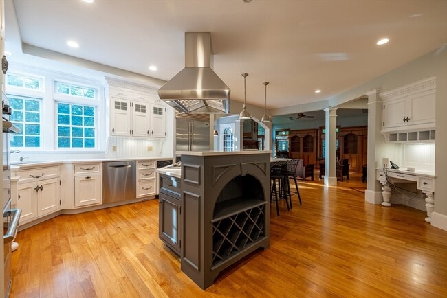 Building Photo - 3 W Hollow