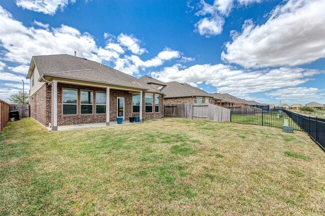 Building Photo - 5302 Silver Ledge Dr