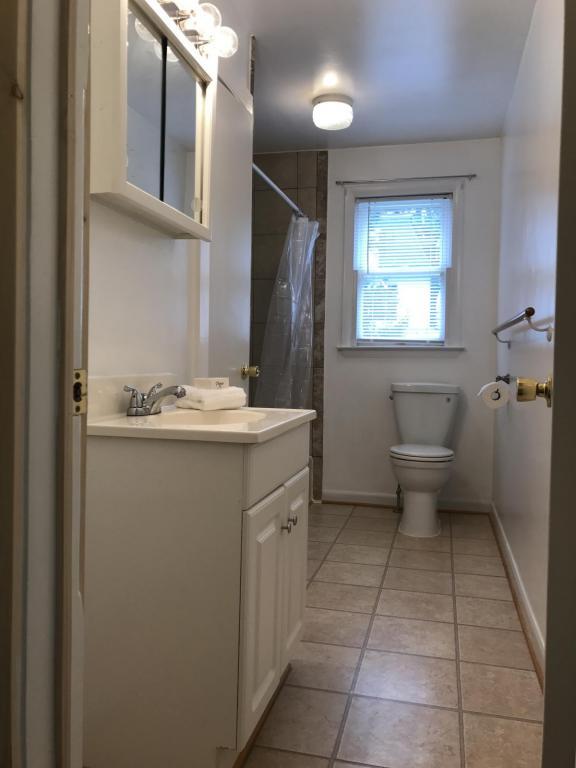 Building Photo - 35 E Church Street, Unit B