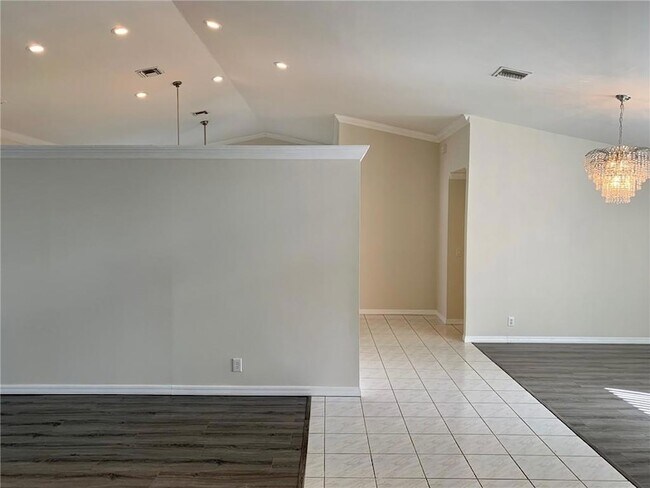 Building Photo - 10841 Fox Glen Dr