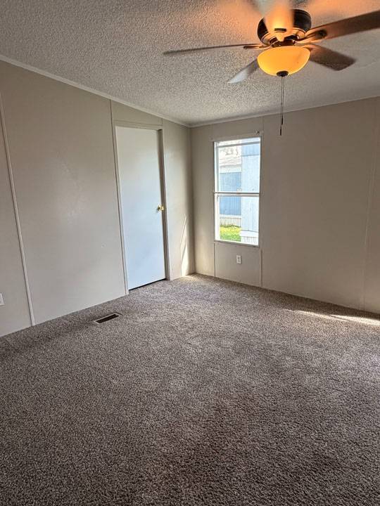 Building Photo - 2112 Colonial Dr