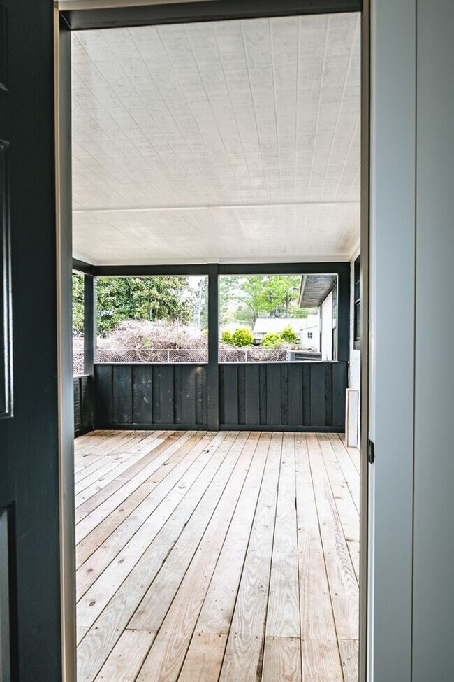 Building Photo - 3BR Home in Shell Point – Sunroom | Garage | Prime Location
