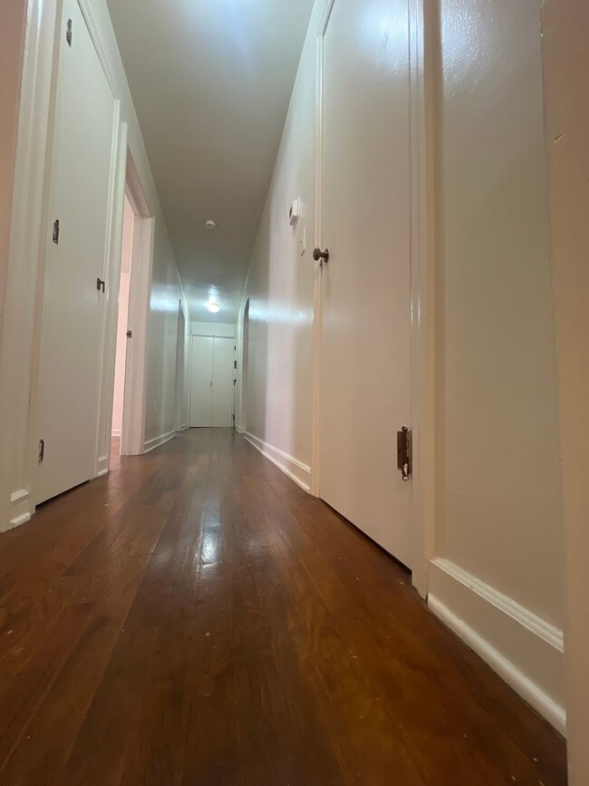 Building Photo - PRICED REDUCED 3 Bedroom House AVAILABLE A...