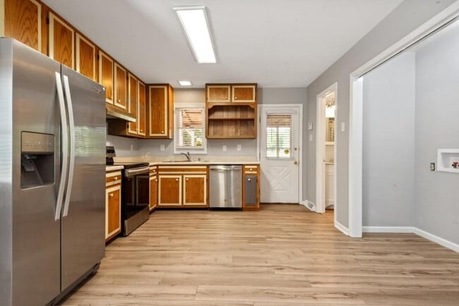 Building Photo - 648 Golfview Dr