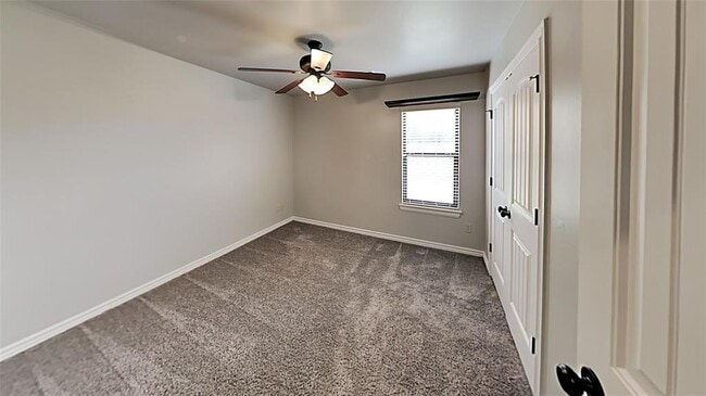 Building Photo - 616 Sally Ct