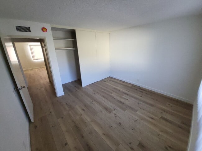 Building Photo - 4392 Green Ave