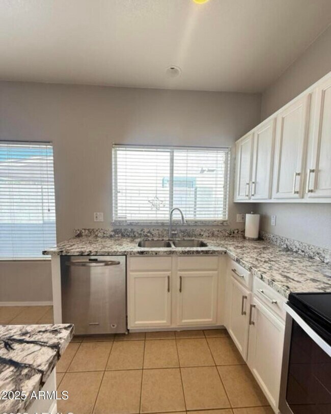 Building Photo - 12524 W Adams St