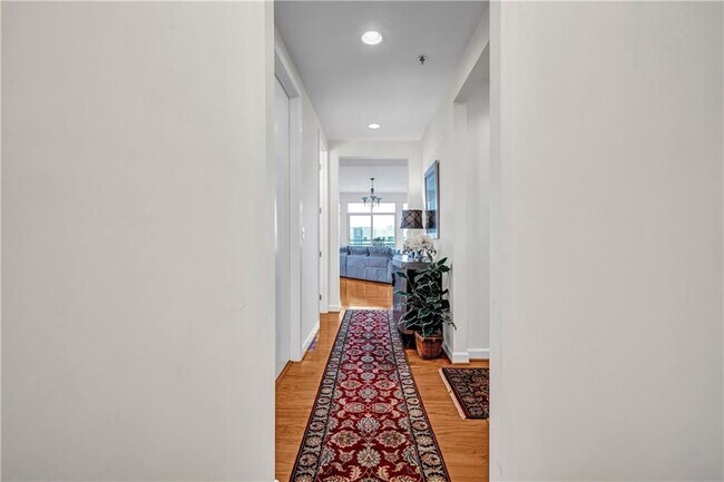 Building Photo - 711 Cosmopolitan Dr NE