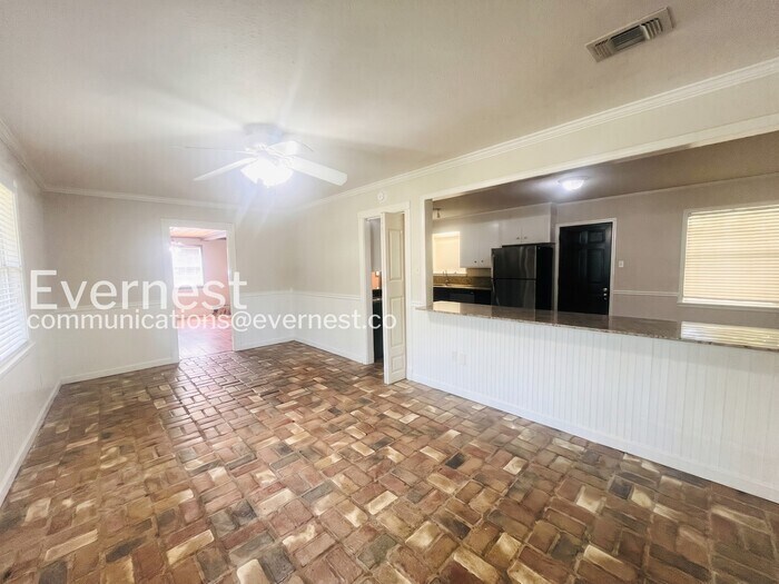 Building Photo - 114 Rollingwood Dr