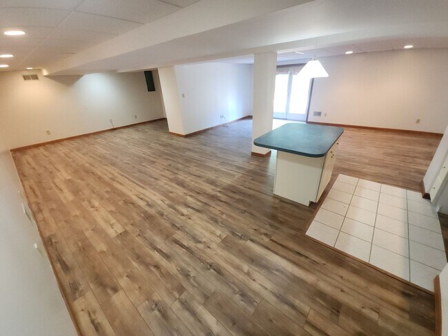 Building Photo - Spacious Home in Ladue Schools