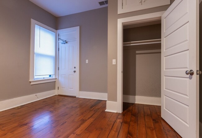 Building Photo - 204 N Columbus St