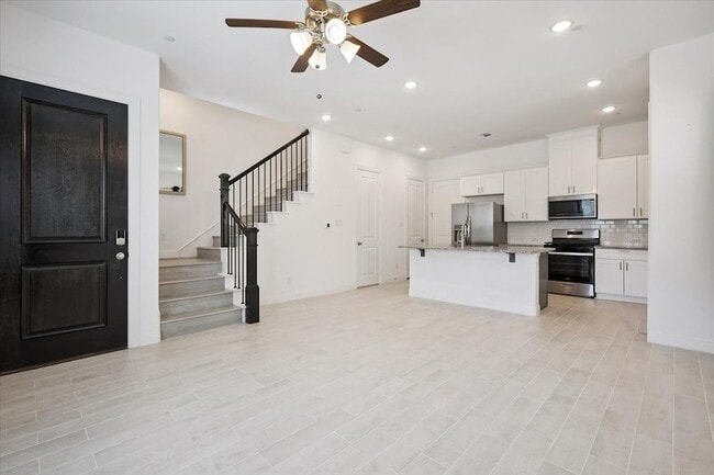 Building Photo - 4261 Shavano Dr