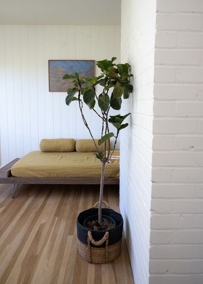 Building Photo - 3 Bedrooms + 2 Bathrooms | Midtown Ventura | Furnished or Unfurnished