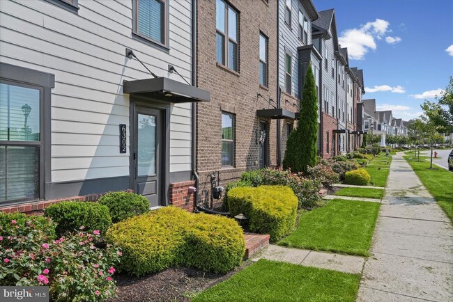 Building Photo - 6302 Greenleigh Ave