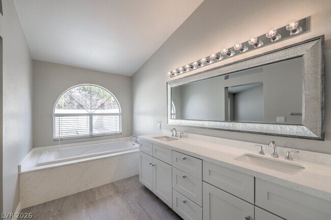 Building Photo - 10024 Sail Landing Ct