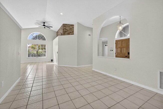 Building Photo - 12865 Meadowbend Dr