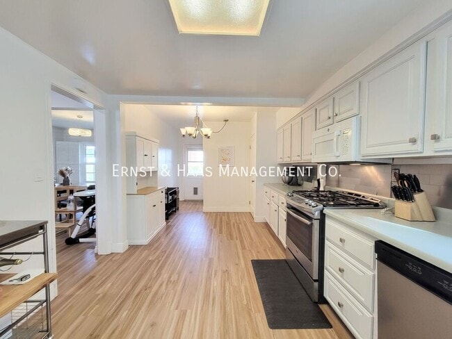 Building Photo - 5632 Hazelbrook Ave