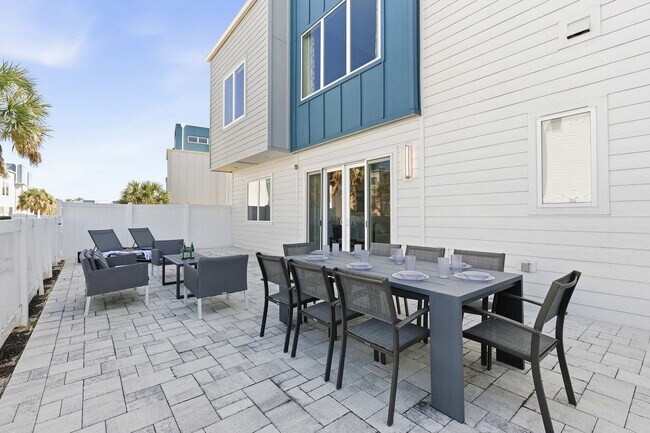 Building Photo - 7770 Sandy Ridge Dr