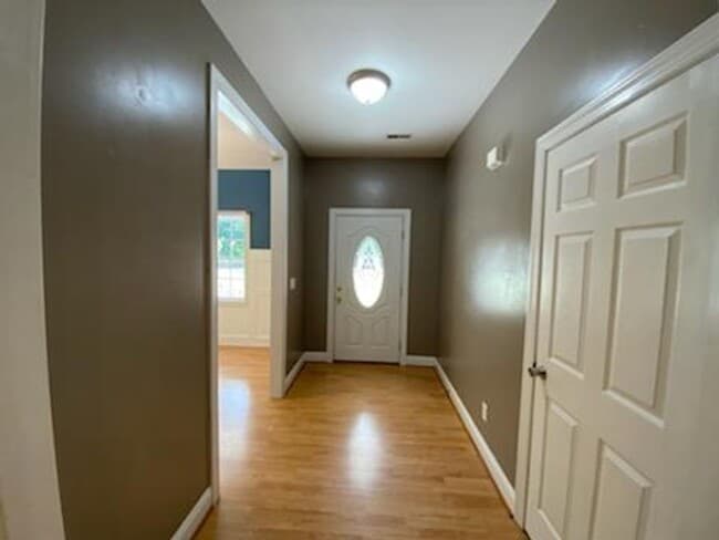 Building Photo - 3 Bedroom, 2 bath home in North Shore Comm...