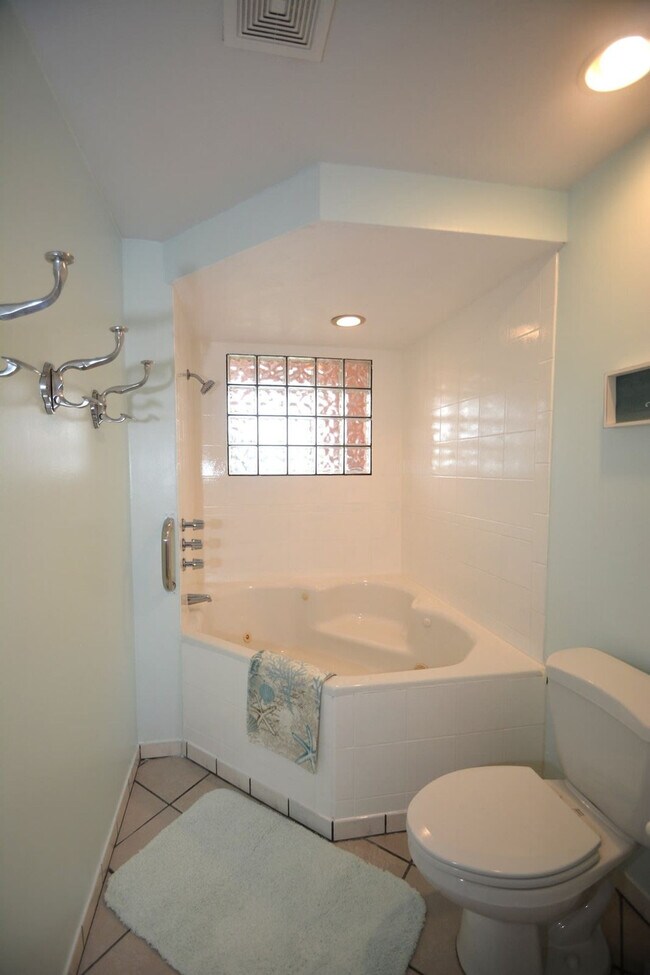 Building Photo - 62 Moody Dr