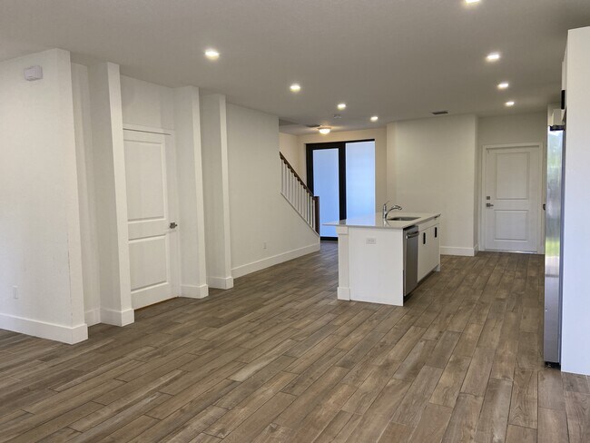 Building Photo - 401 Bella Sol Way