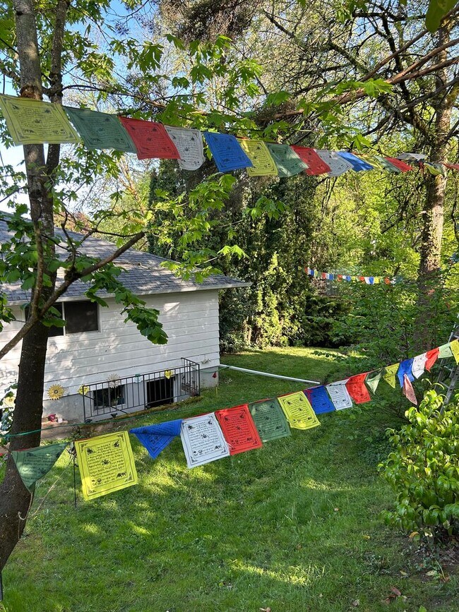 Building Photo - dege01