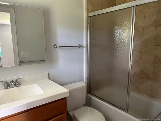 Building Photo - 127 Orchard Dr