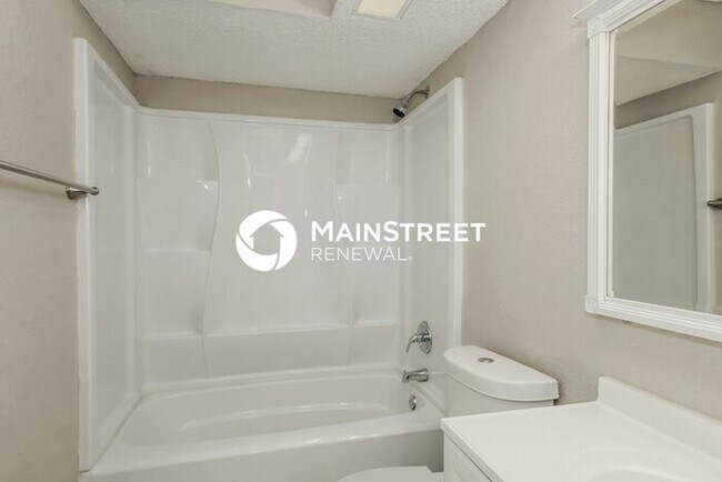 Building Photo - 3 Bedroom Pet-Friendly Home in Jacksonville, FL with Main Street Renewal