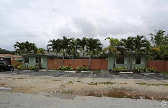 Building Photo - Middle River Gardens